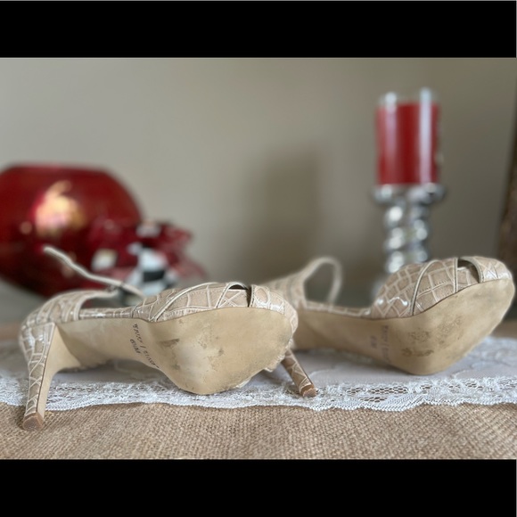 NTO White House Black Market beige open toes heels - Picture 3 of 3